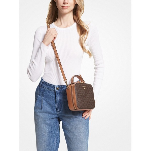 Jet Set Medium Logo Crossbody Bag